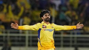 ஐபிஎல் வரலாற்றில் ஆல்-ரவுண்டராக மெகா சாதனை படைத்த ஜடேஜா.. 1000 ரன், 100 விக்கெட், 100 கேட்ச்