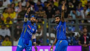 பவுலர் இடத்தில் ஆல்ரவுண்டர்.. ஹர்திக் பாண்டியாவின் ஐடியாவை பாரு.. மும்பை பிளேயிங் லெவனிலேயே தப்பு!