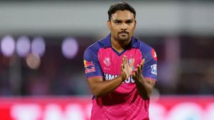 MI vs RR : ஐபிஎல் வரலாற்றில் மாபெரும் சாதனை படைத்த இந்திய வேகப் பந்துவீச்சாளர் சந்தீப் சர்மா
