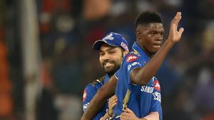 IPL classics - 96 ரன்களில் ஆல் அவுட்டான சன்ரைசர்ஸ்.. 6 விக்கெட் வீழத்திய மும்பை வீரர் அல்சாரி