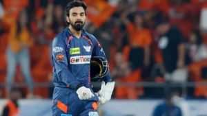 லக்னோ அணியுடன் பயணிக்காத கேஎல் ராகுல்.. பதவியை தூக்கி எறிந்தாரா குட்டி கோலி? DC-க்கு எதிராக ஆடுவாரா?