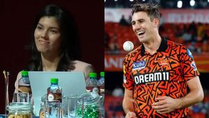 IPL 2024: ஏலத்தில் காவ்யா மாறனை பார்த்து கைகொட்டி சிரித்த அம்பானி, கோயங்கா.. ஆனா இன்று நடந்ததே வேற!