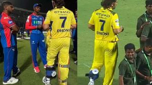 CSK vs GT : வெளிவந்த உண்மை.. காயத்துடன் அனைத்து போட்டிகளிலும் தோனி விளையாட காரணம் என்ன?