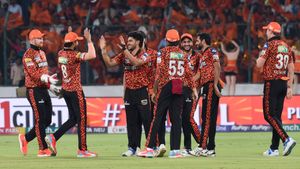 IPL Points table - வெளியேறியது மும்பை இந்தியன்ஸ்.. குஜராத், பஞ்சாப்க்கும் ஆப்பு வைத்த சன்ரைசர்ஸ்