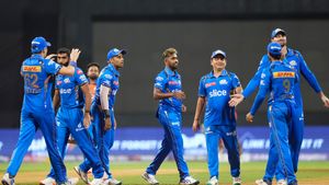 இந்திய அணி எக்கேடு கெட்டா எங்களுக்கென்ன.. உலகக்கோப்பை வீரருக்கு ஓய்வளிக்க மறுத்த மும்பை இந்தியன்ஸ்