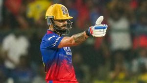 RCB vs RR : இங்க நான்தான் கிங்.. 8 ஆயிரம் ரன்களை குவித்த முதல் வீரர்.. விராட் கோலி படைத்த மெகா சாதனை
