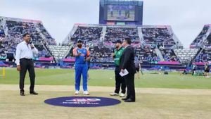 IND vs IRE டாஸ்.. முக்கிய வீரர் நீக்கம்.. கேப்டன் ரோஹித் சர்மா அதிரடி முடிவு.. 4 வீரர்கள் நீக்கம்