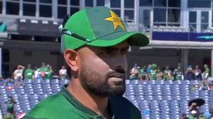 IND vs PAK: ஓவர் திமிரில் பாபர் அசாம் செய்த செயல்.. இப்படி ஒரு கேப்டனோடு பாகிஸ்தான் ஜெயிக்காது