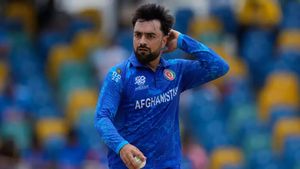AFG vs SA: எல்லை மீறிய ஆப்கானிஸ்தான் கேப்டன்.. சக வீரர்களை பார்த்து செய்த செயல்.. என்ன நடந்தது?
