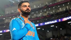 விராட் கோலி அடம்பிடித்தால் இந்திய அணியிலேயே சேர்க்க கூடாது.. ஆஸி ஜாம்பவான் கருத்து