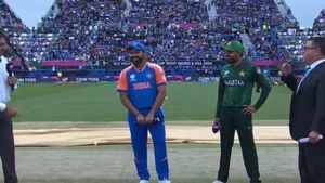 IND vs PAK -பாகிஸ்தானுக்கு சாதகமாக விழுந்த டாஸ்.. முதலில் பேட் செய்யும் இந்தியா..அணியில் மாற்றமில்லை