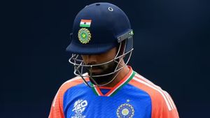 வரலாற்றிலேயே இல்லாத சரிவை சந்தித்த விராட் கோலி.. ஆர்சிபி ரசிகர்களால் வந்த வினை.. திருந்துமா பிசிசிஐ?