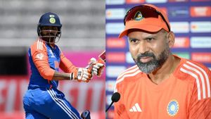 11 பேரும் சரியா விளையாடனும் என்று எதிர்பார்க்காதீங்க.. ரசிகர்களிடம் உருட்டிய இந்திய பயிற்சியாளர்