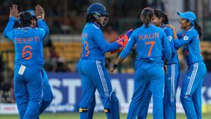IND W vs SA W- ஸ்மிருதி மந்தனா, ஹர்பரீத் கவுர் சதம்.. 325 ரன்கள் குவித்த இந்தியா.. கடைசி வரை திரில்