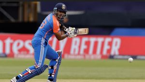 IND vs AFG: ஹர்திக் பாண்டியா அடித்த பந்து.. பதறி ஓடிய சூர்யகுமார் யாதவ்.. நூலிழையில் எஸ்கேப்