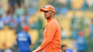 பயிற்சியாளராக இந்திய அணியுடன் கடைசி போட்டி.. ட்ரெண்டான #DoItForDravid.. டென்ஷனான ராகுல் டிராவிட்!