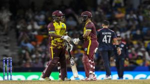 10.5 ஓவரில் முடிந்த ஆட்டம்.. அமெரிக்கா அலறிட்டாங்க.. 11 சிக்சர்களால் எகிறிய வெஸ்ட் இண்டீஸ் ரன் ரேட்!