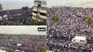 ரோட் ஷோவில் வெளிப்பட்ட மனிதம்.. நம்ம பசங்க தங்கம் சார்.. இந்த கூட்டத்திலும் என்ன நடந்தது பாருங்க!