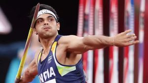 Olympics 2024: தங்க மகன் நீரஜ் சோப்ரா பயன்படுத்தும் ஈட்டியின் எடை என்ன? மிரண்டுபோன தினேஷ் கார்த்திக்