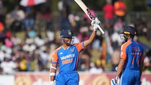 IND vs ZIM: முதல் பந்திலேயே 13 ரன்கள்.. தெறிக்கவிட்ட ஜெய்ஸ்வால்.. ஜிம்பாப்பே கேப்டன் கொடுத்த பதிலடி!