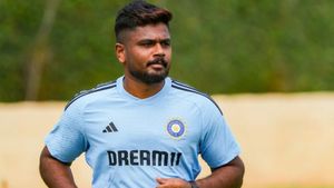 IND vs SL: சஞ்சு சாம்சன் சோலி முடிந்தது.. இவருக்கு மட்டும் ஏன் இப்படி.. பொங்கும் ரசிகர்கள்