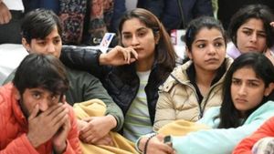 Vinesh Phogat வெற்றி! பிரிஜ் பூஷனுக்கு விழுந்த அறை.. மாமா மஹாவீர் தடாலடி.. ஷாக்சி மாலிக் உருக்கம்