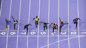 Olympics: 100 மீ ரேஸ்.. 10 நொடிகளுக்குள் பாய்ந்த 8 வீரர்கள்.. ஒலிம்பிக் வரலாற்றில் இதுவே முதல் முறை!