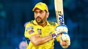 தோனியை விட அபாரமாக ஸ்டம்பிங் செய்யும் விக்கெட் கீப்பர்.. பாக். கில் பிறந்து இந்தியாவுக்காக ஆடியவர்