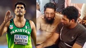 Olympics: ஒலிம்பிக் ஹீரோ அர்ஷத் நதீமை சந்தித்த லஷ்கர் இ தொய்பா பயங்கரவாதி.. ட்ரெண்டாகும் வீடியோ!