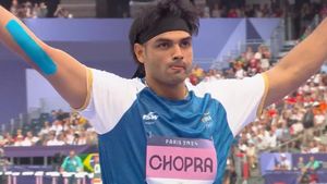 ஒலிம்பிக் சாம்பியன் தங்க மகன் நீரஜ் சோப்ரா இறுதிச் சுற்றுக்கு தகுதி.. முதல் முயற்சியிலேயே அபாரம்