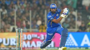 IPL - கடைசி ஆயுதத்தை எடுத்த மும்பை இந்தியன்ஸ்.. ரோஹித் சர்மாவை சமாதானம் செய்ய அம்பானி திட்டம்?