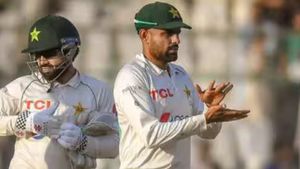 PAK vs BAN: இவ்ளோ சோம்பேறியா? பாபர் அசாம் டக் அவுட் ஆனதுக்கு பின்னாடி இப்படி காரணம் இருக்கா?