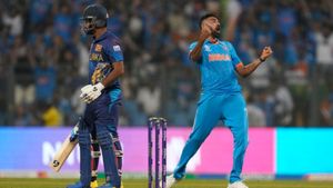IND vs SL: முதல் பந்திலேயே சம்பவம்.. வேலையைக் காட்டிய சிராஜ்.. ஒரே பந்தில் இலங்கை சோலி முடிஞ்ச்!