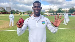 WI vs SA -தென்னாப்பிரிக்காவை சுளுக்கு எடுத்த வெஸ்ட் இண்டீஸ்.. Shamar Joseph 5 விக்கெட் வீழ்த்தினார்