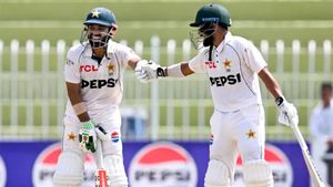 PAK vs BAN: ரிஸ்வான் டபுள் செஞ்சுரி அடிக்கலையா.. ஒரு மணி நேரம் முன்னாடியே சொல்லிட்டோம்.. விளக்கம்