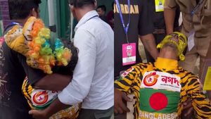 வங்கதேச அணியின் தீவிர ரசிகர் ”டைகர் ராபி” மீது தாக்குதல்.. எல்லை மீறிய உத்தரப் பிரதேச ரசிகர்கள்!