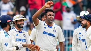 அள்ளிப்போட்டு கொண்டு வந்திருக்காரு.. ஒரே போட்டியில் இத்தனை சாதனைகளா.. தெறிக்கவிட்ட அஸ்வின்!