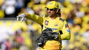 CSK - தோனி சம்பளம் 