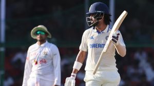 IND vs BAN - குட்டி கோலினா சும்மாவா? பேட்டை எடுத்து சம்பவம் செய்த கேஎல் ராகுல்.. ரெக்கார்ட் விவரம்