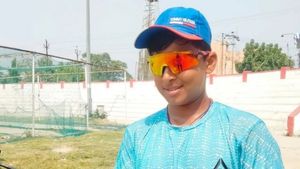 U19 கிரிக்கெட் - 13 வயதில் ஆஸ்திரேலியாவை ஓடவிட்ட இந்திய வீரர்.. உலக அளவில் புதிய சாதனை