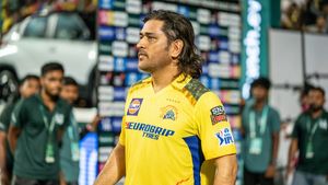 Uncapped வீரரான தல.. அடுத்த சீசனில் தோனி விளையாடுவது உறுதி.. சிஎஸ்கே அணிக்காக மாறிய ஐபிஎல் விதி!