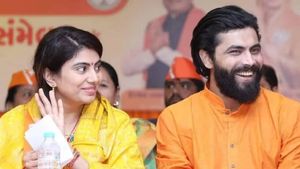 இனிதான் ஆரம்பம்.. பாஜகவில் இணைந்த சிஎஸ்கே தளபதி.. ஜடேஜாவின் மனைவி ரிவாபா செய்த சம்பவம்!