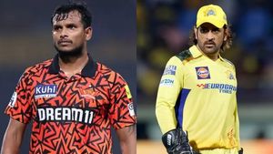 IPL 2025 - சிஎஸ்கே அணியில் நடராஜன் விளையாட வாய்ப்பு.. வலை வரித்த தோனி.. போட்டியில் டெல்லி, SRH