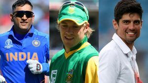 தோனிக்கு ஏன் தரவில்லை? ஏபி டிவில்லியர்ஸ், அலெஸ்டர் குக்- Hall of Fame வழங்கி கவுரவித்த ஐசிசி