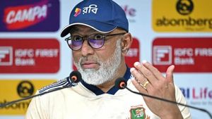வங்கதேச கிரிக்கெட் வீரரை அறைந்த பயிற்சியாளர் பதவி நீக்கம்.. இந்திய தொடருக்கு பின் நடவடிக்கை