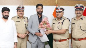 இனி வெறும் முகமது சிராஜ் இல்ல.. டிஎஸ்பி முகமது சிராஜ்.. பொறுப்பு கொடுத்து கெளரவித்த தெலங்கானா அரசு!