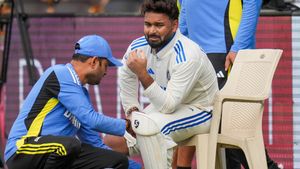 IND vs NZ: ரிஷப் பண்ட் குறித்து குண்டைத் தூக்கி வீசிய பிசிசிஐ.. கதிகலங்கிய ரசிகர்கள்.. இனி ஆடுவாரா?