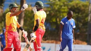 ZIM vs GAM: கிரிக்கெட் வரலாற்றிலேயே இப்படி ஒரு பவுலிங் யாரும் போட்டதில்லை.. கதறிய காம்பியா பவுலர்