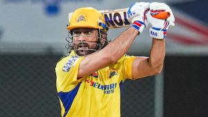 CSK - தோனியை பார்க்கவே முடியாமல் தவிக்கும் சிஎஸ்கே அதிகாரிகள்.. 2025 ஐபிஎல் தொடரில் ஆடுவாரா?