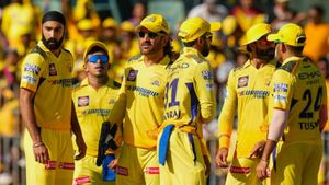 CSK -சிஎஸ்கே அணியில் தக்க வைக்கப்பட்ட 5 வீரர்கள் பட்டியல்.. ஜடேஜா இருக்காரா? விடுவிக்கப்பட்டது யார்?